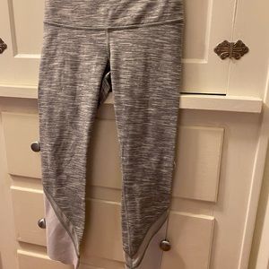 Lulu Wunder Under Scalloped Hem Crop 24" *Special Edition Luon. Size 6.